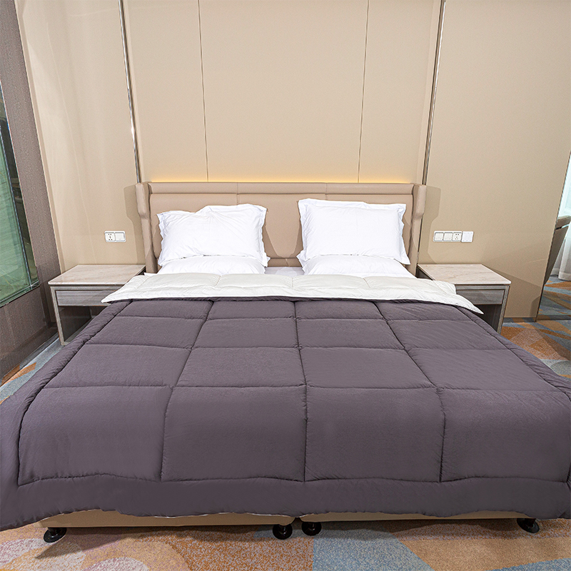 灰色オールシーズン羽毛布団インサート - ボックスデザインの寝具の掛け布団軽量キルトホテルコーナー付きタブ