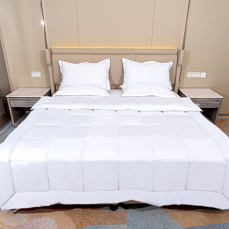 コットンカバー軽量ポリエステル掛け布団、暖かい気候のための超柔らかい羽毛布団インサート、GRSリサイクルマイクロファイバー通気性ベッドキルト